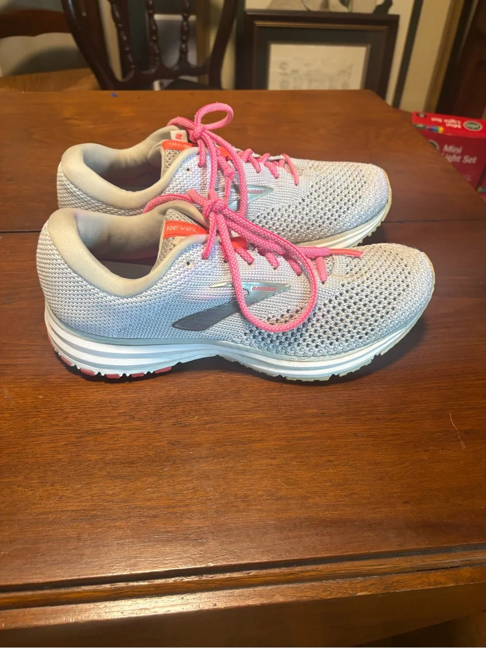 Brooks revel women